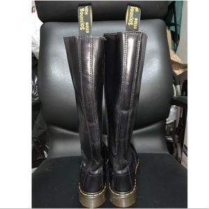 Dr. Martens 1B60 20 hole boots womens